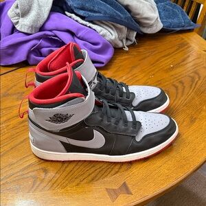 Jordan 1 Hi FLYEASE size 15, with box BRED good used condition